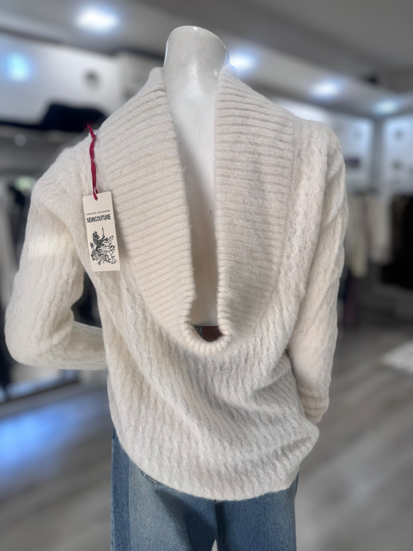 Maglia bianca Semicouture in alpaca e lana vergine con scollo sulla schiena