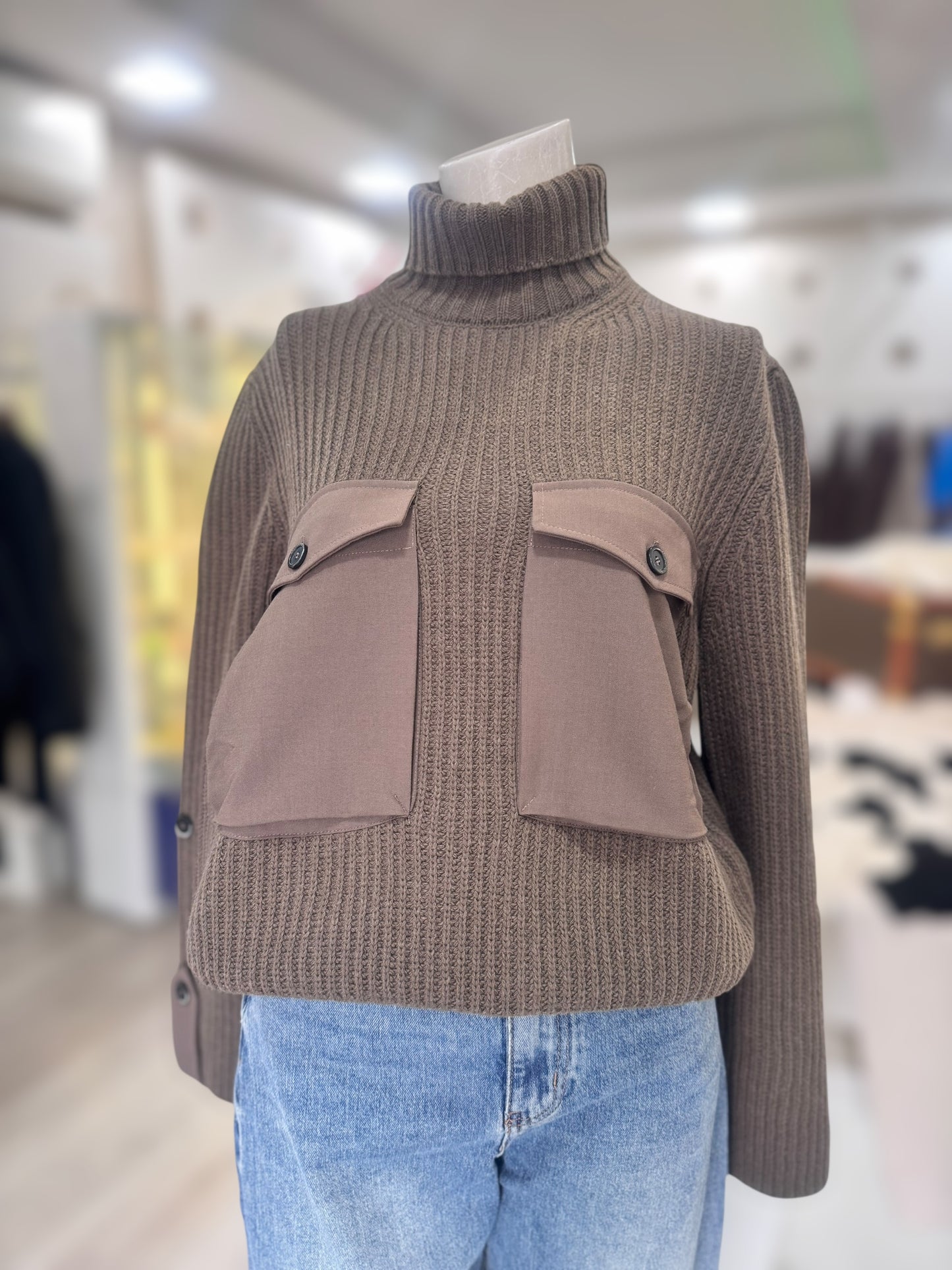 Maglia Semicouture con tasche frontali e collo alto